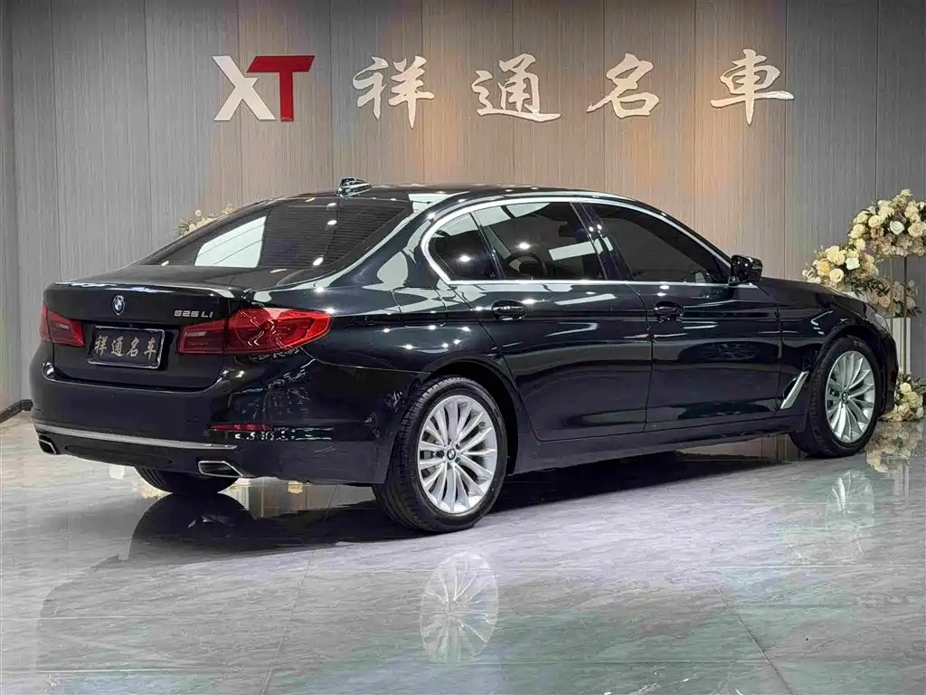 BMW 5 Series — фото 10