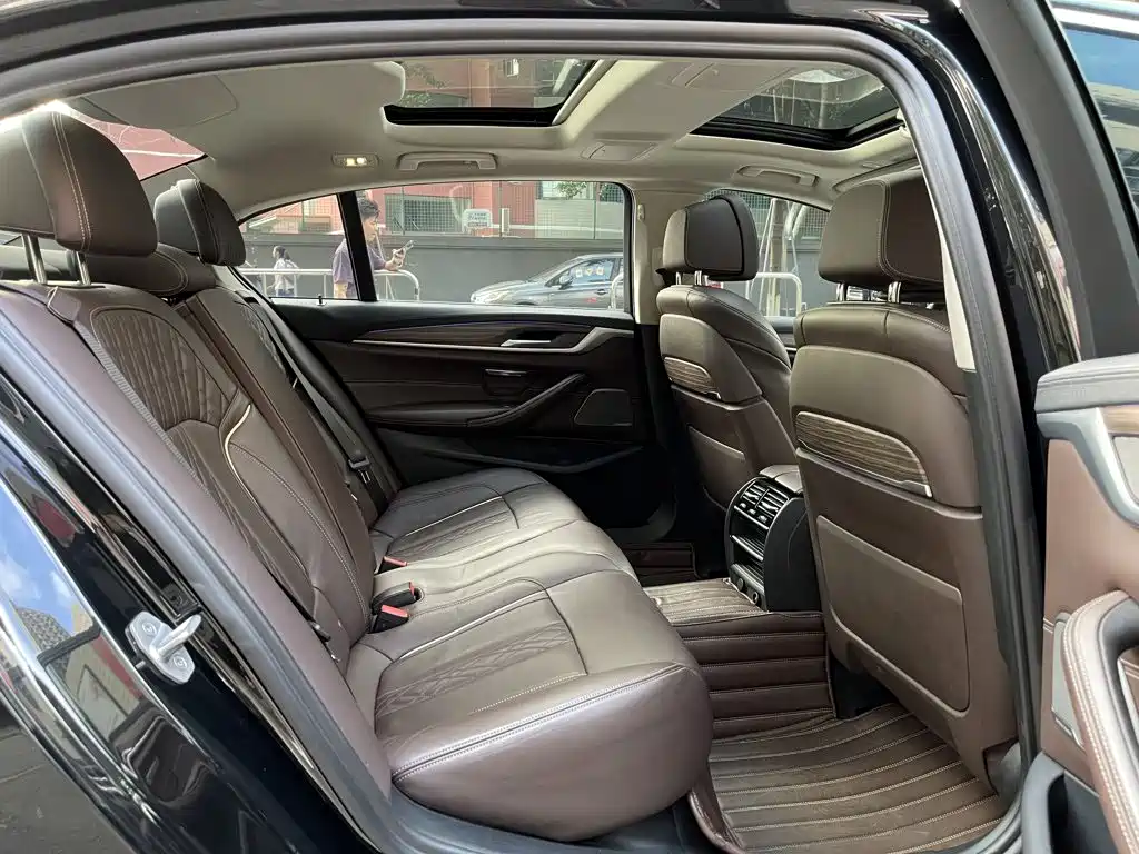 BMW 5 Series New Energy — фото 14