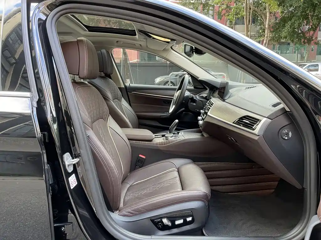 BMW 5 Series New Energy — фото 15