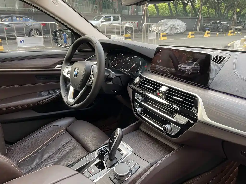 BMW 5 Series New Energy — фото 16