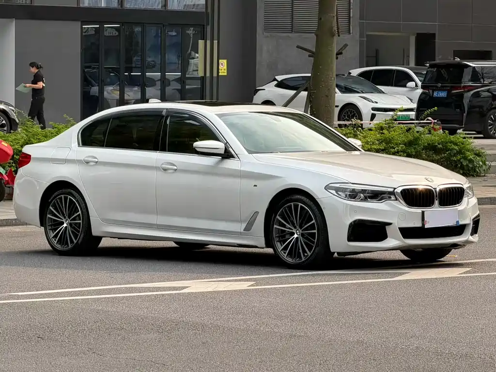 BMW 5 Series — фото 3