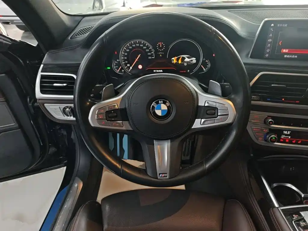 BMW 7 Series — фото 11