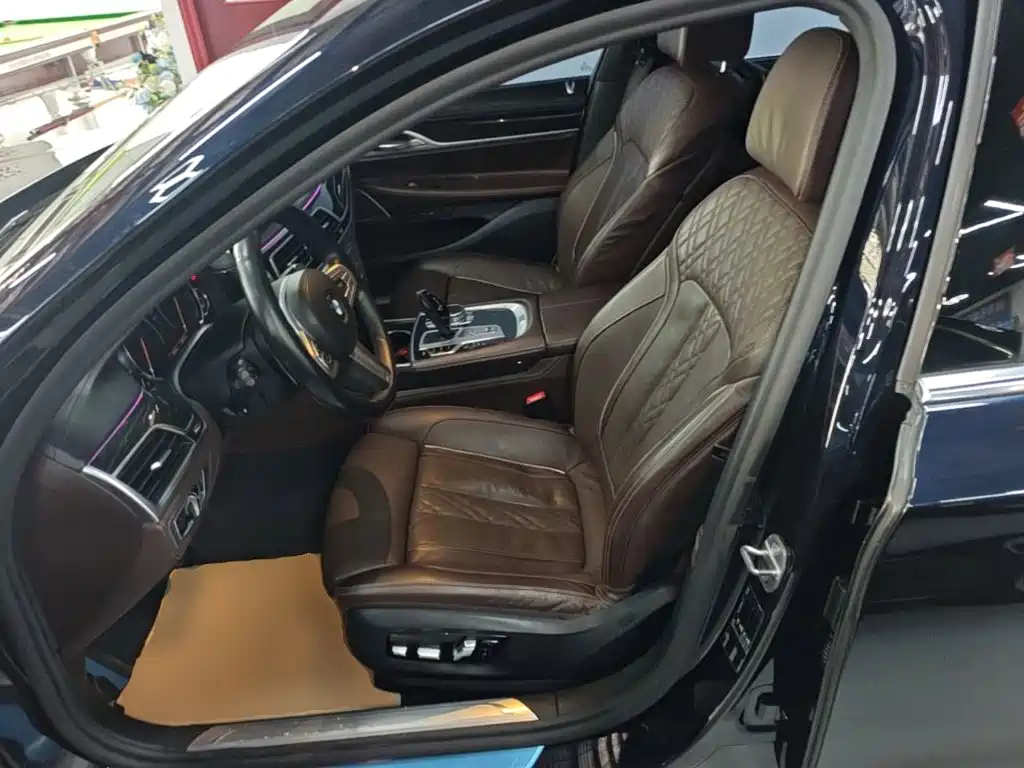 BMW 7 Series — фото 15