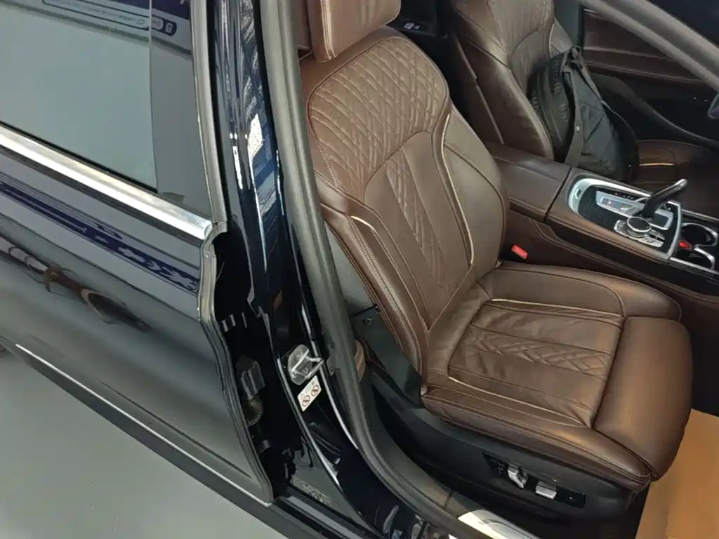 BMW 7 Series — фото 25