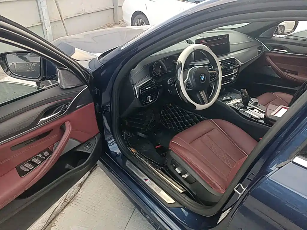 BMW 5 Series — фото 15