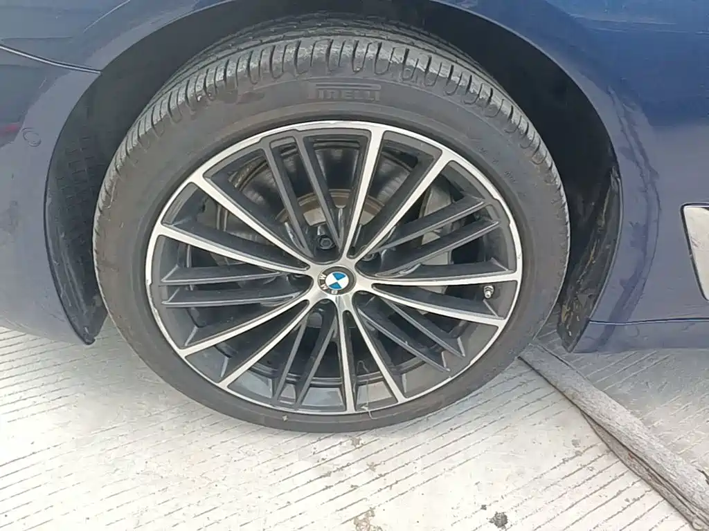 BMW 5 Series — фото 22