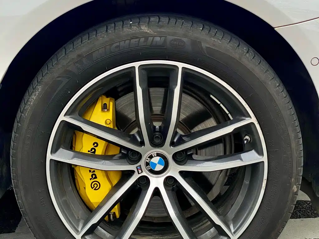 BMW 5 Series — фото 14