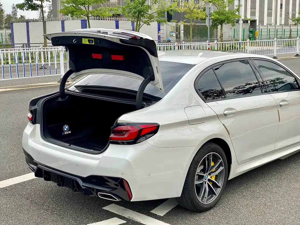 BMW 5 Series — фото 15