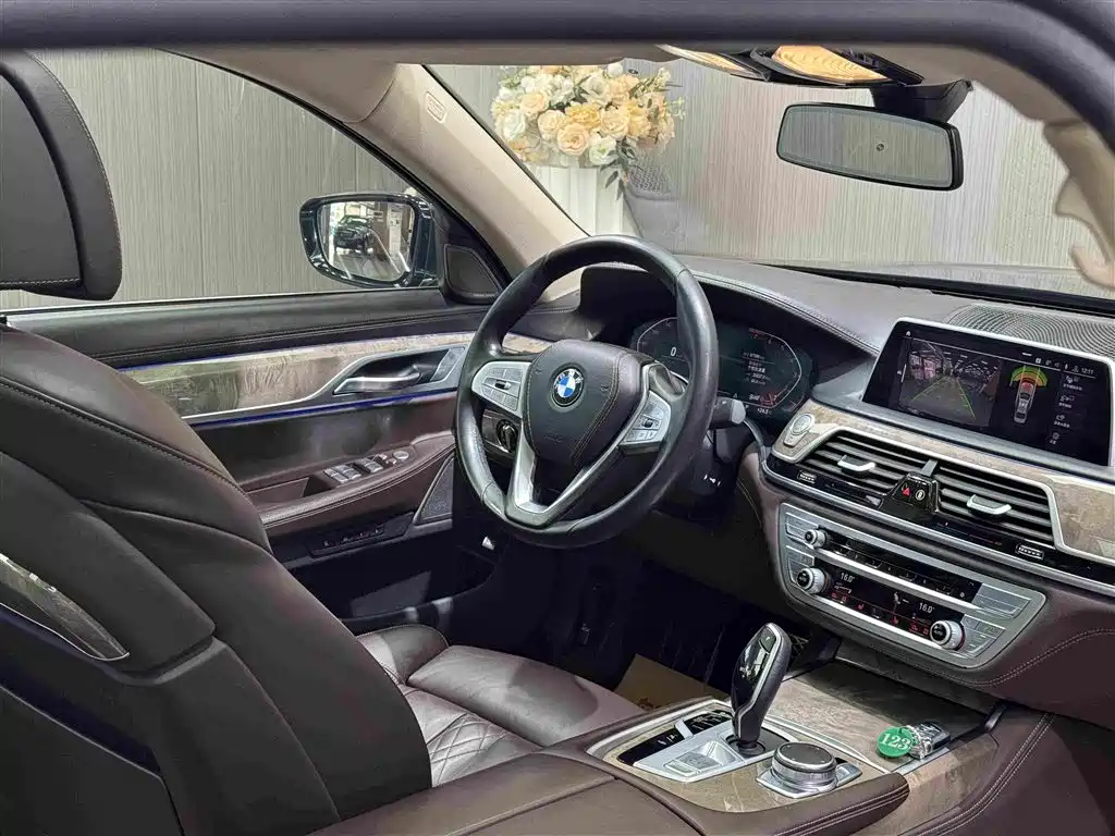 BMW 7 Series — фото 8