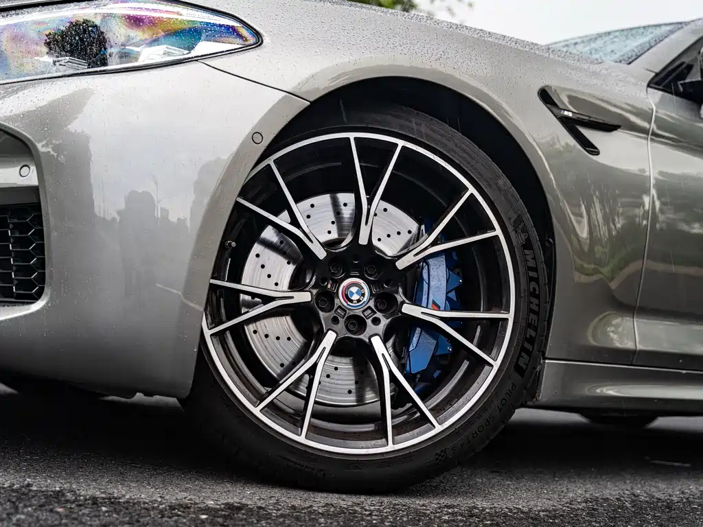 BMW M5 — фото 5