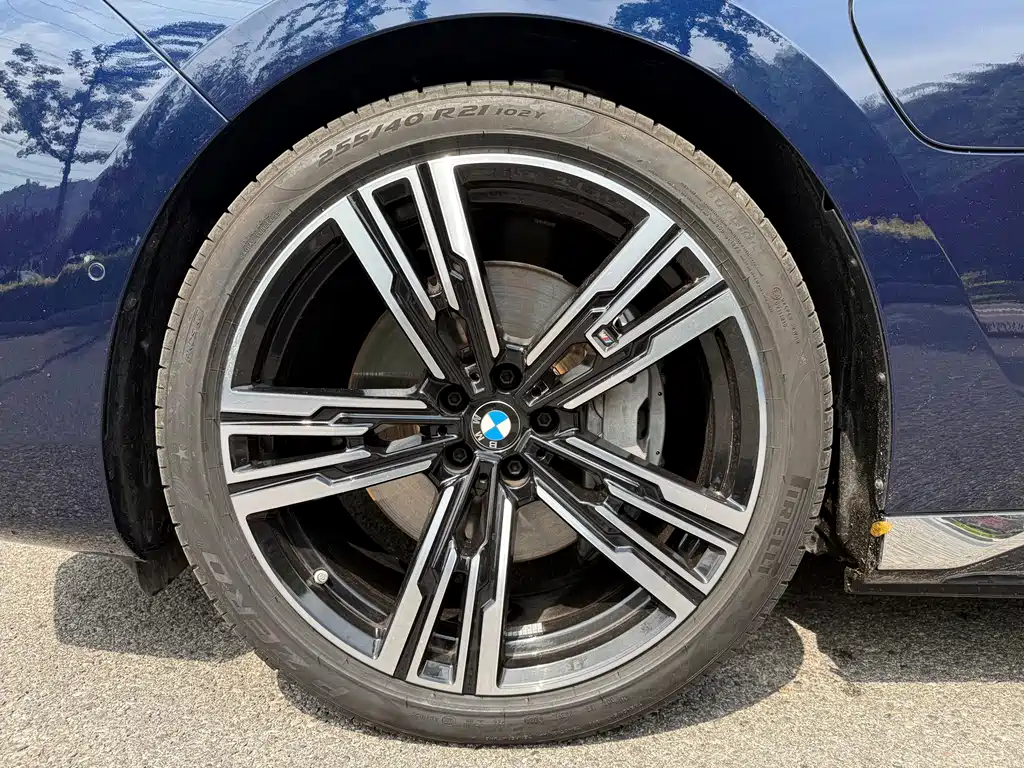 BMW i7 — фото 13