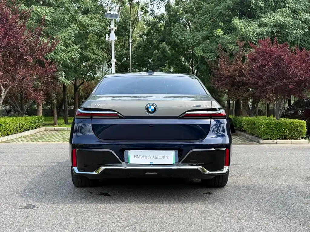 BMW i7 — фото 3