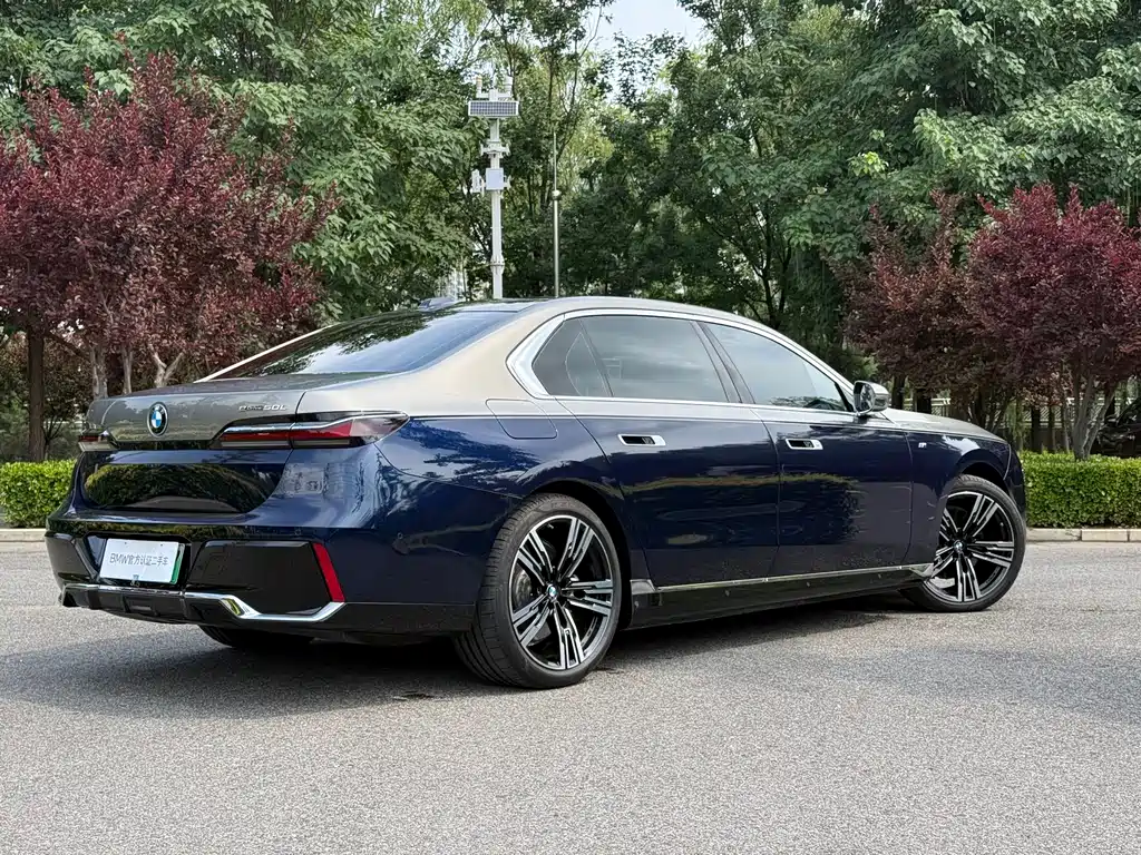 BMW i7 — фото 4