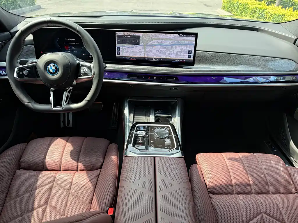 BMW i7 — фото 8