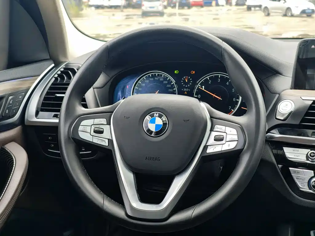 BMW X3 — фото 20