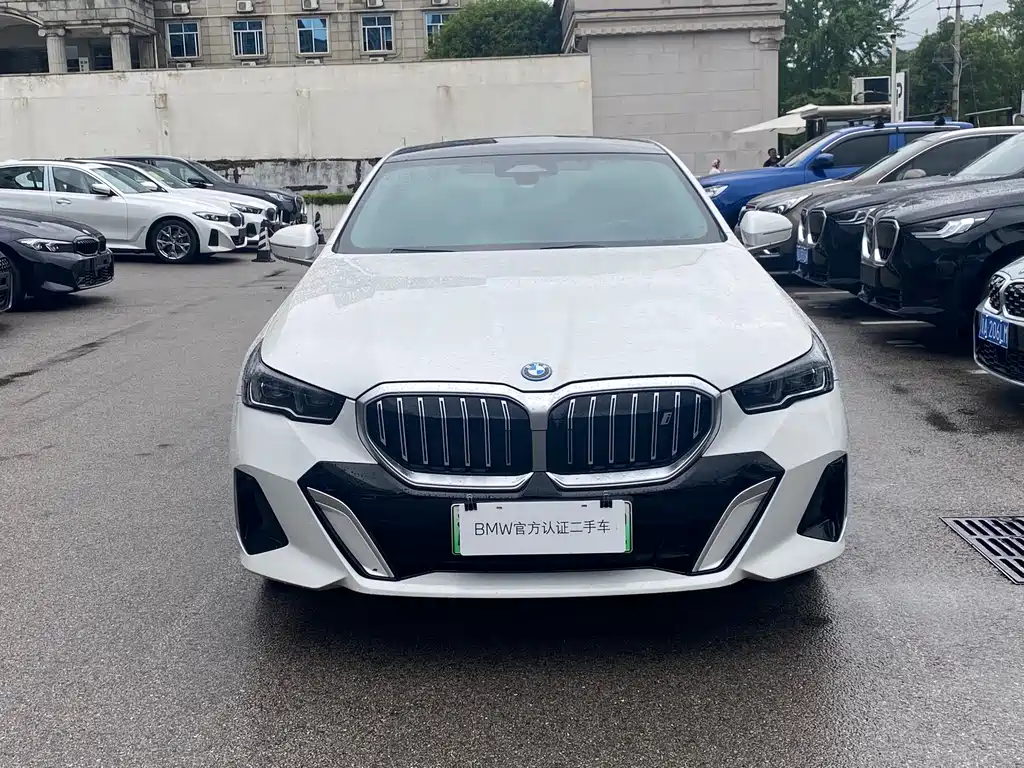 BMW i5 — фото 2