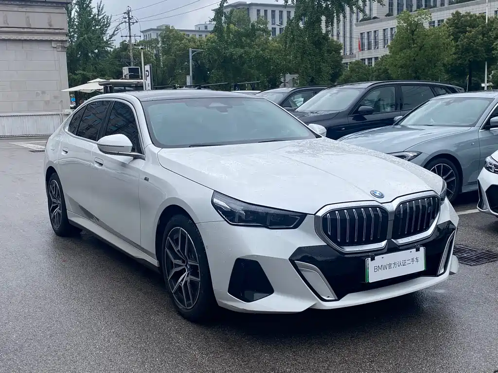 BMW i5 — фото 3