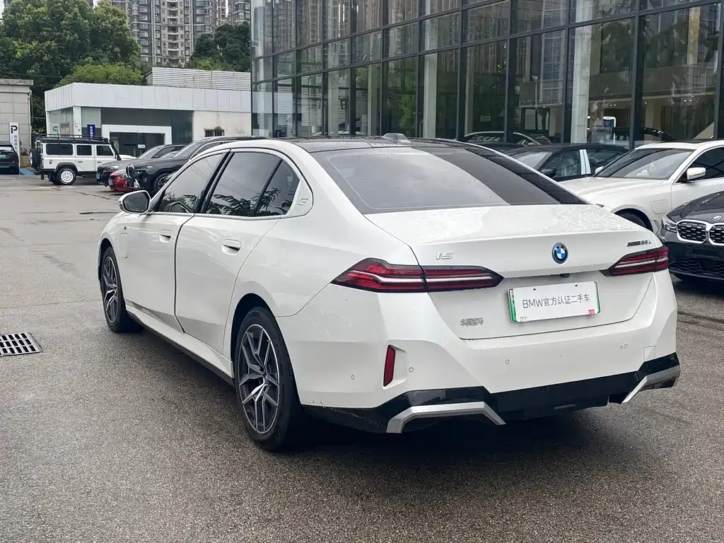 BMW i5 — фото 4
