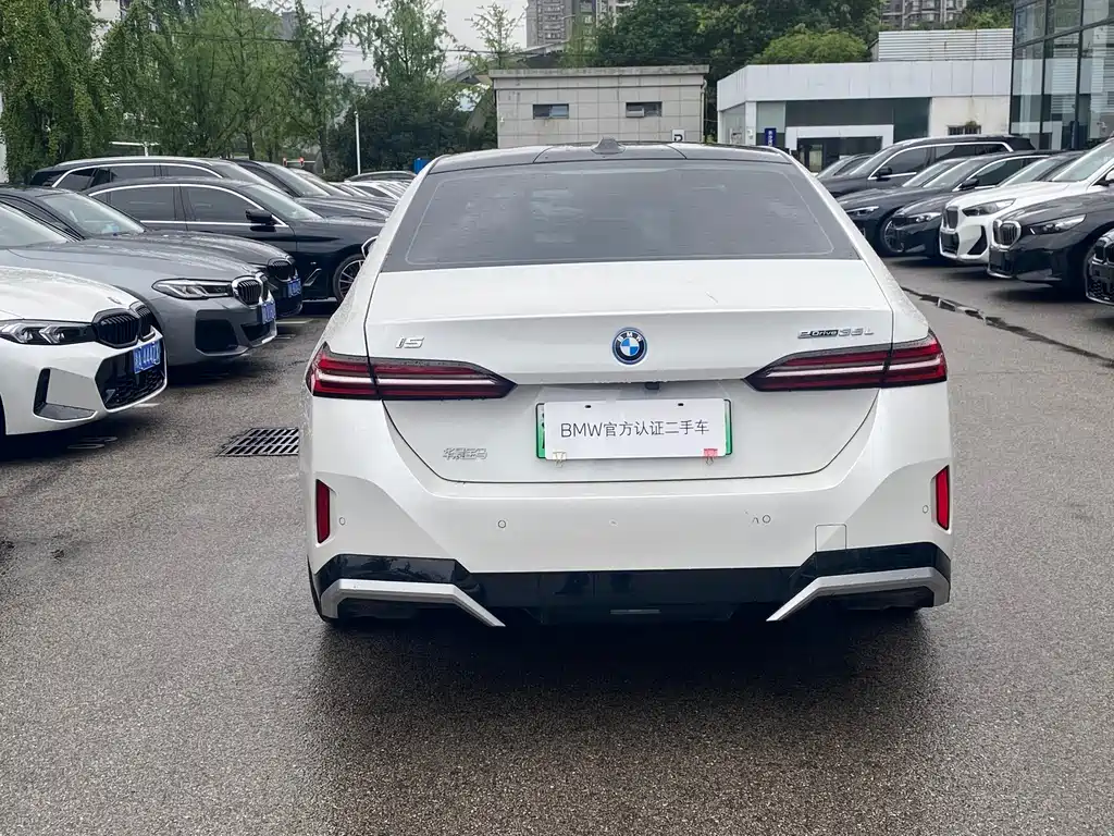 BMW i5 — фото 5