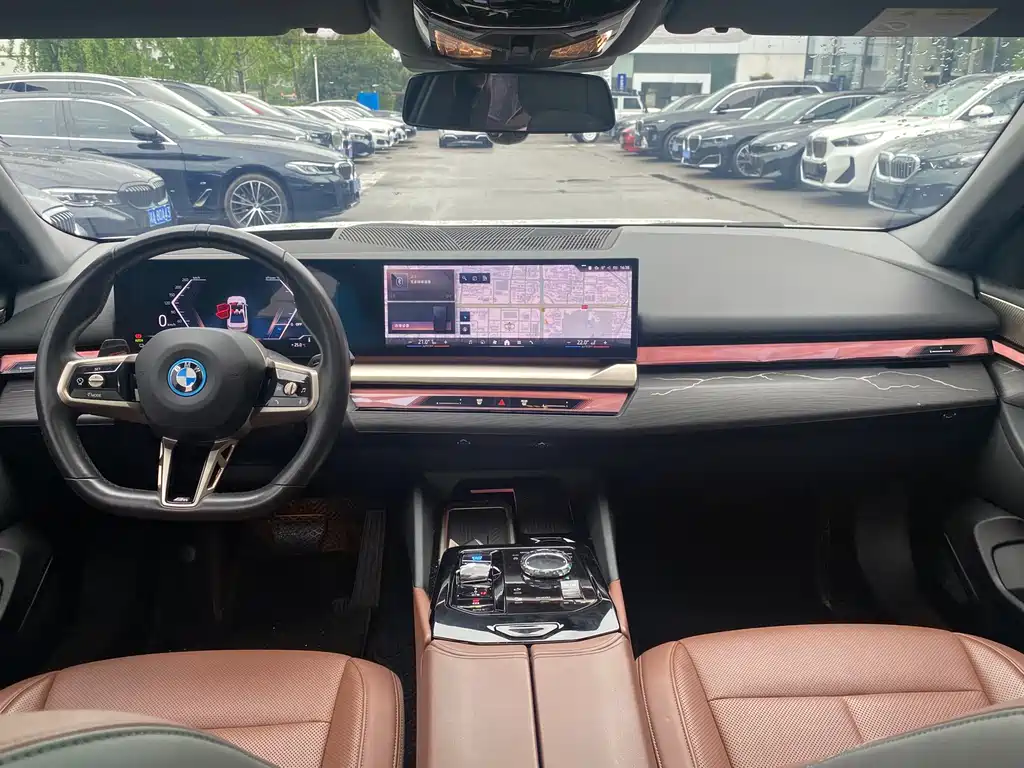 BMW i5 — фото 7