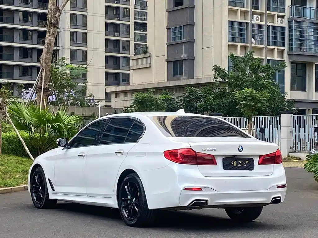 BMW 5 Series — фото 7