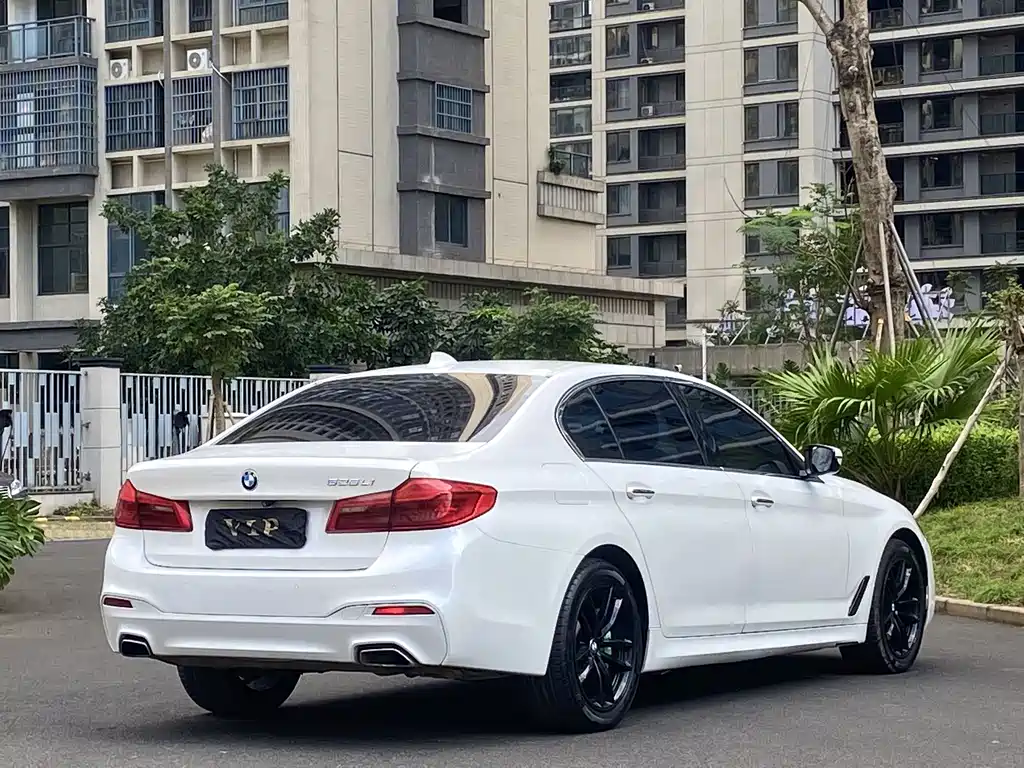 BMW 5 Series — фото 9