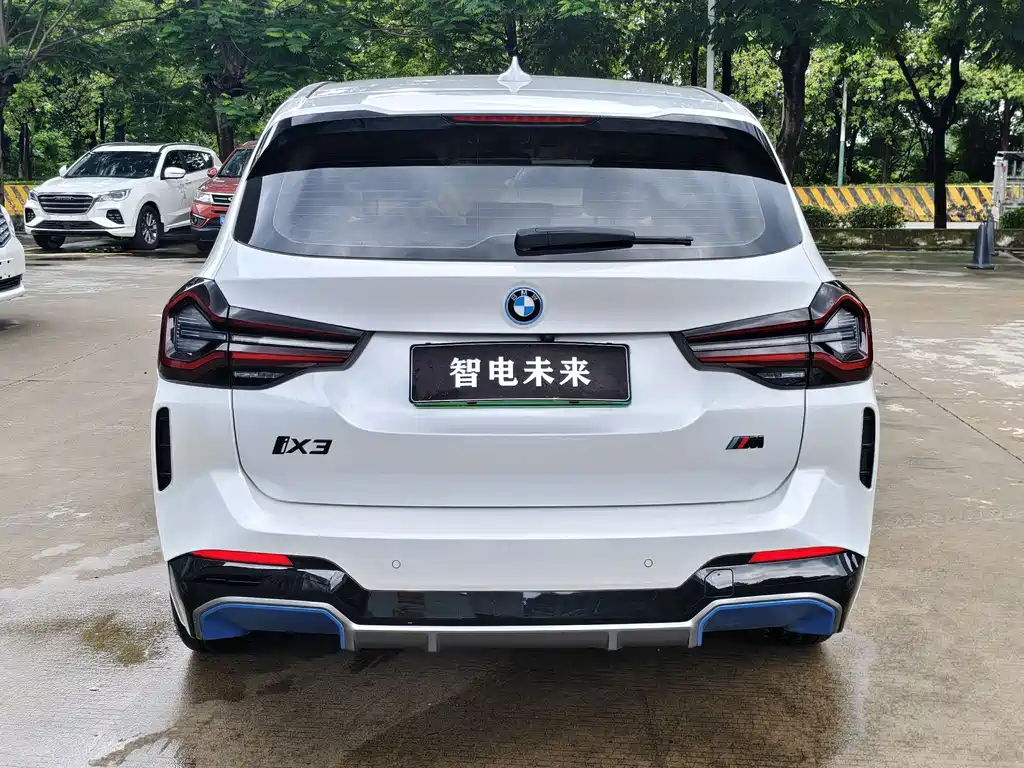 BMW iX3 — фото 12