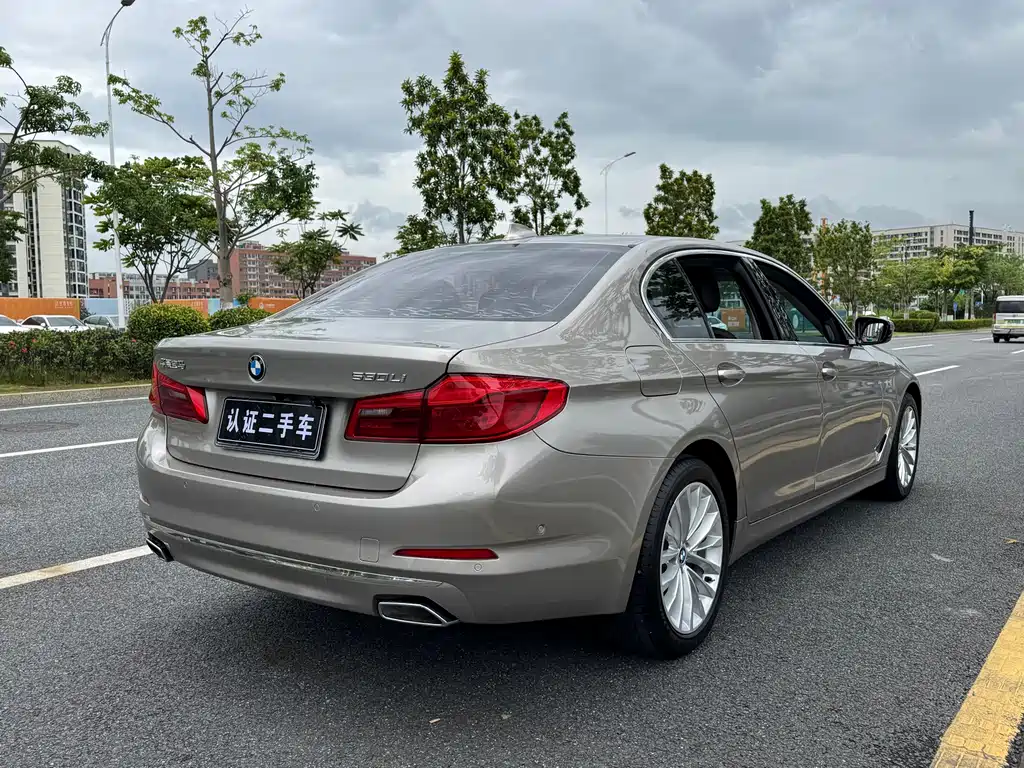 BMW 5 Series — фото 5