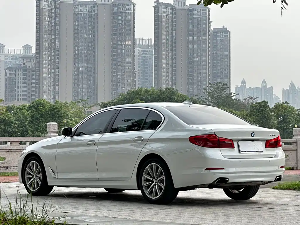 BMW 5 Series — фото 6