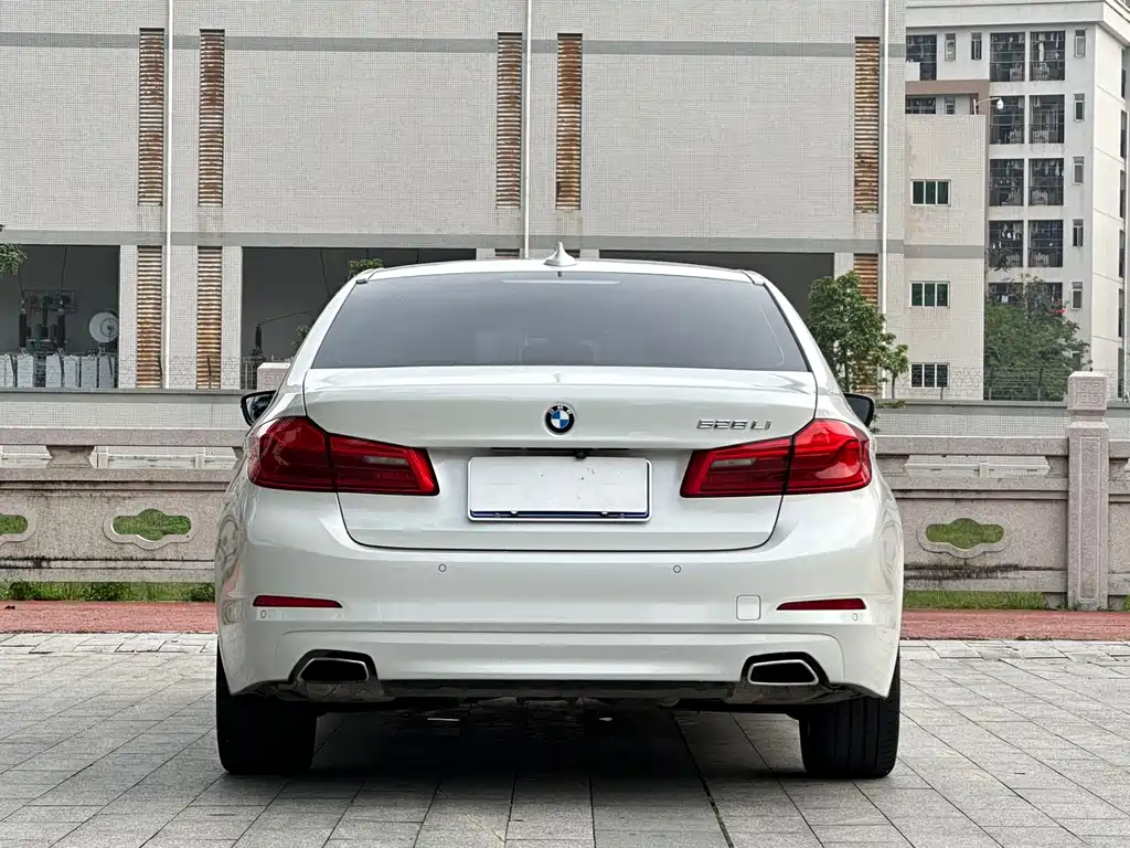 BMW 5 Series — фото 7