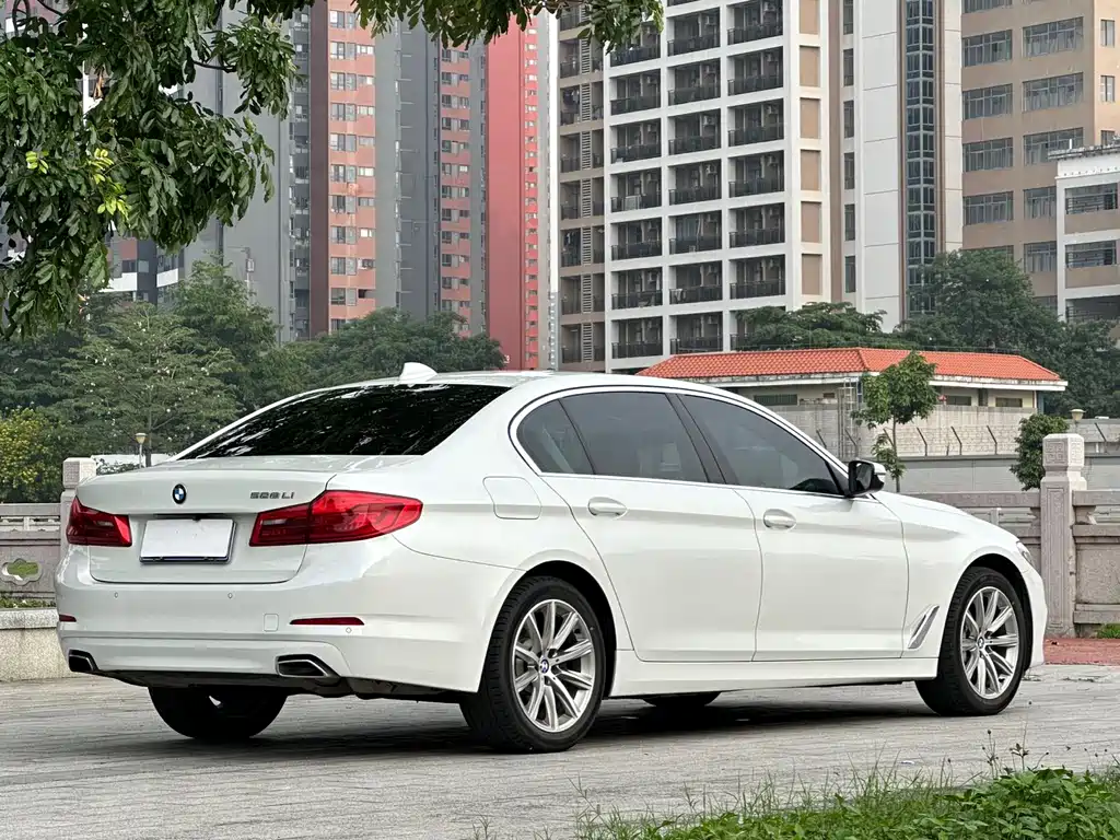 BMW 5 Series — фото 8
