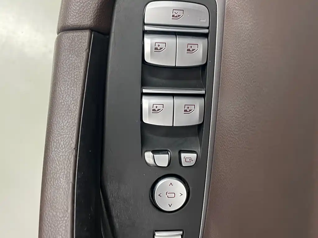BMW iX3 — фото 10
