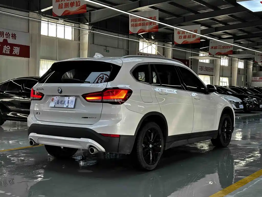 BMW X1 — фото 5