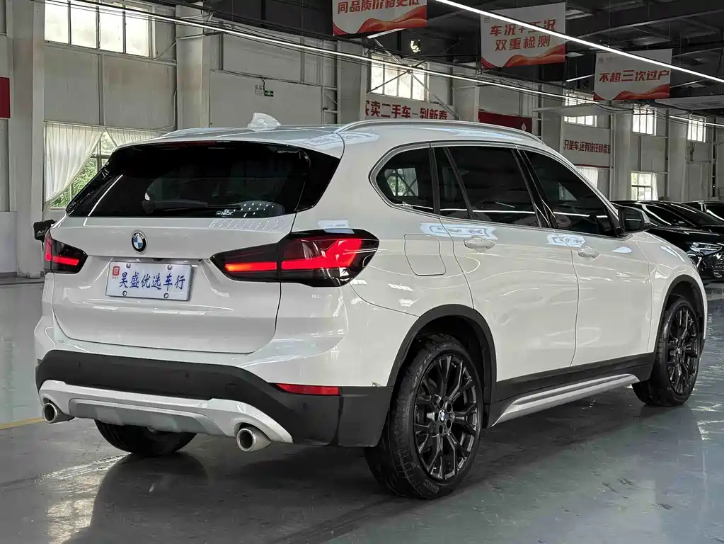 BMW X1 — фото 5