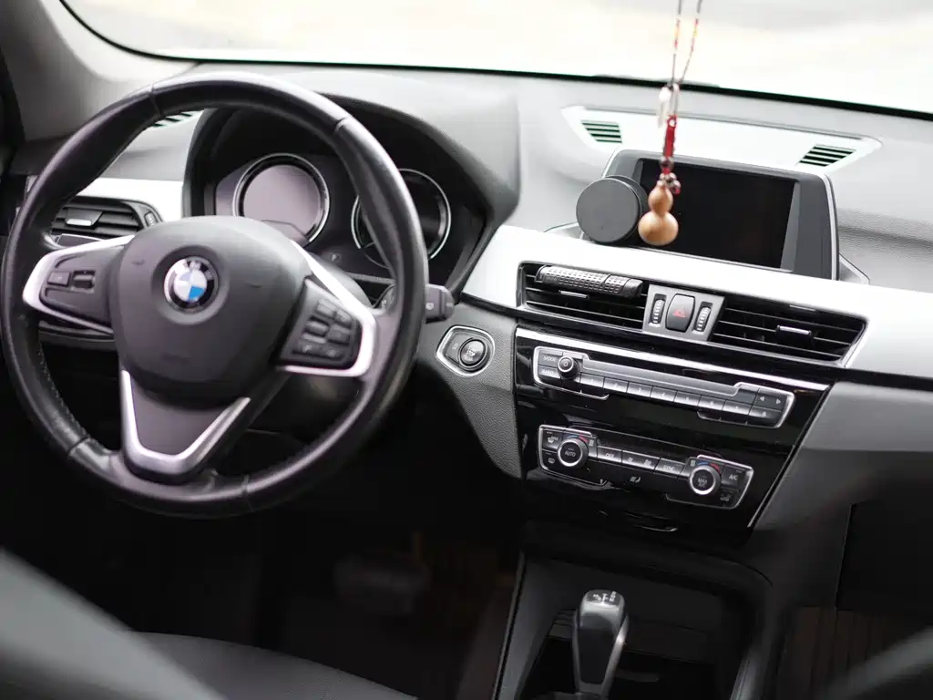 BMW X1 — фото 11