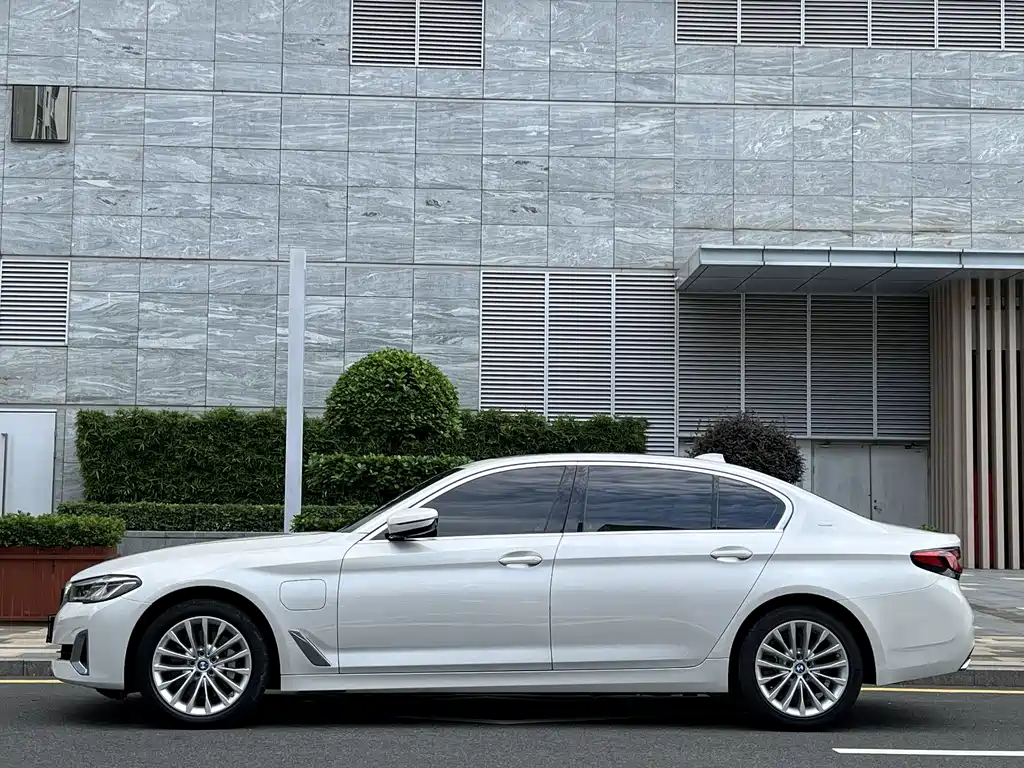 BMW 5 Series New Energy — фото 3