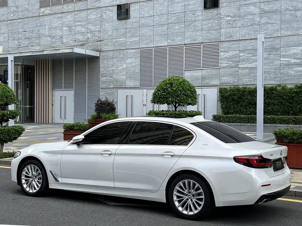 BMW 5 Series New Energy — фото 4
