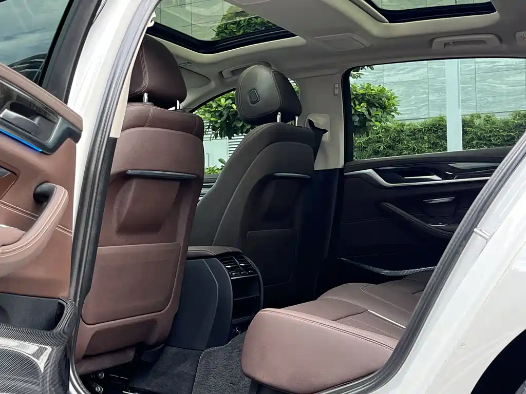 BMW 5 Series New Energy — фото 9