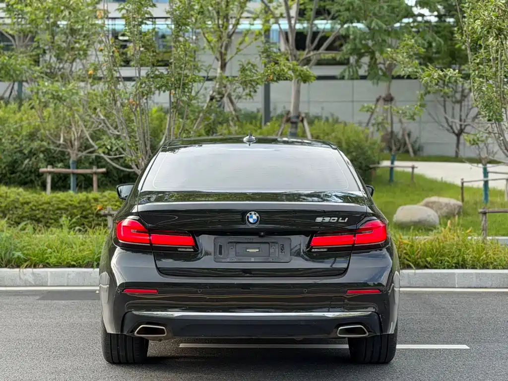 BMW 5 Series — фото 8