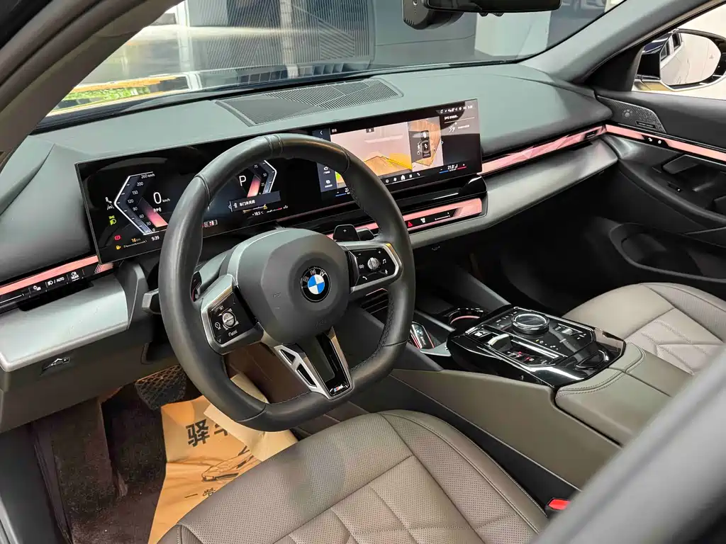BMW 5 Series — фото 14