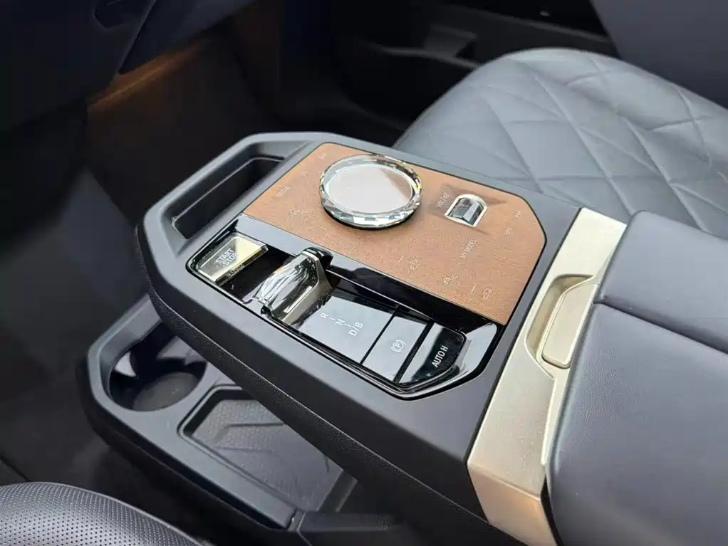 BMW iX M60 — фото 11
