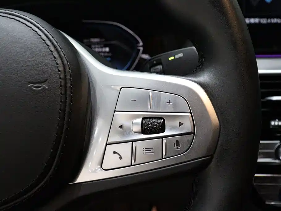 BMW 5 Series New Energy — фото 14