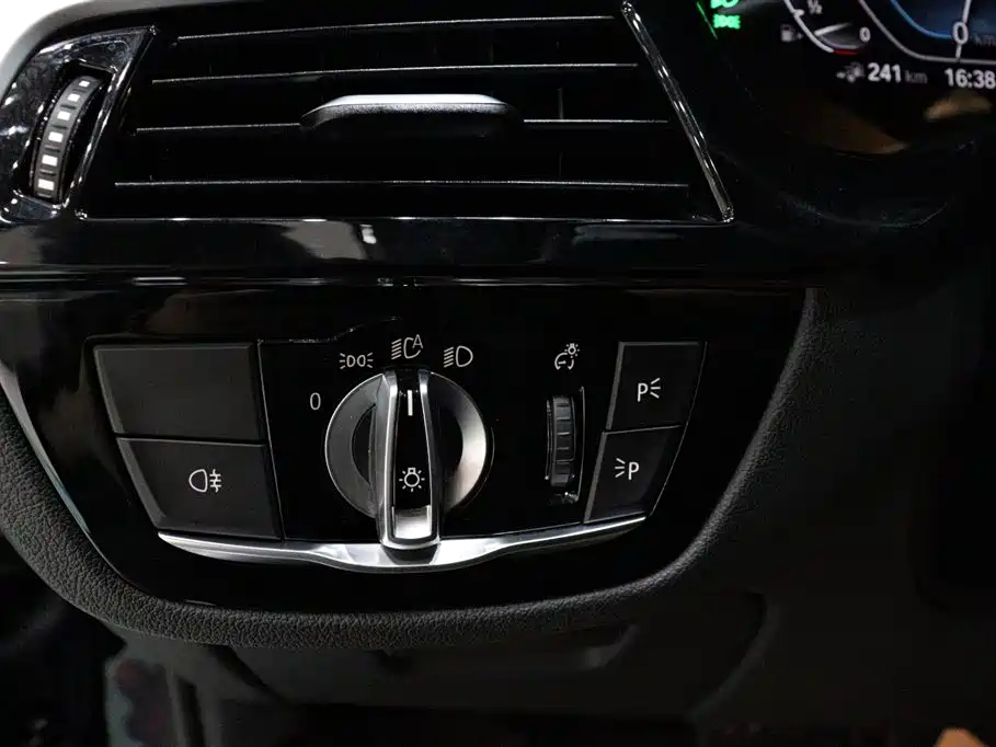 BMW 5 Series New Energy — фото 17