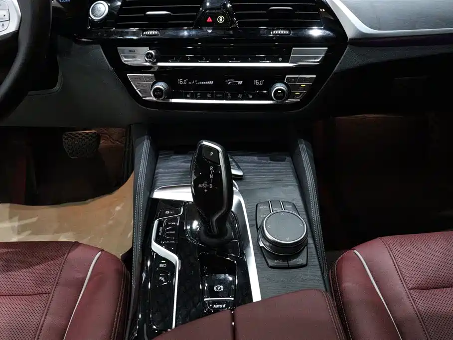 BMW 5 Series New Energy — фото 10