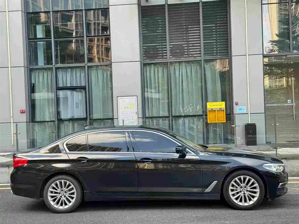 BMW 5 Series — фото 4