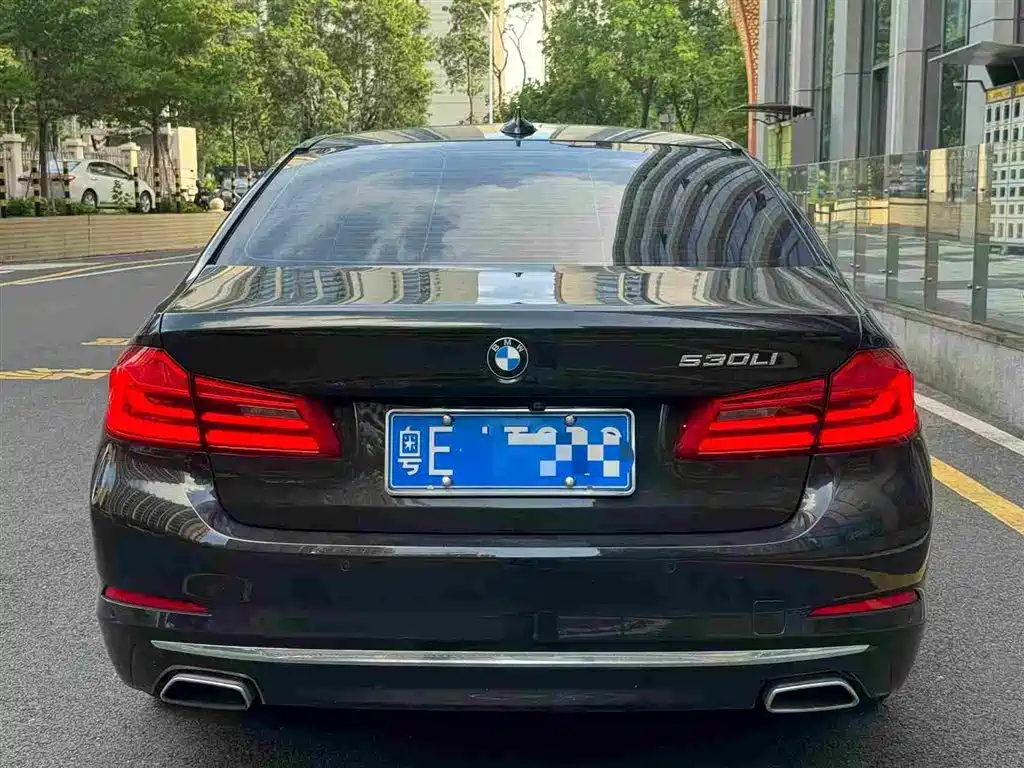 BMW 5 Series — фото 5
