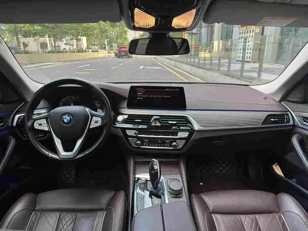 BMW 5 Series — фото 7