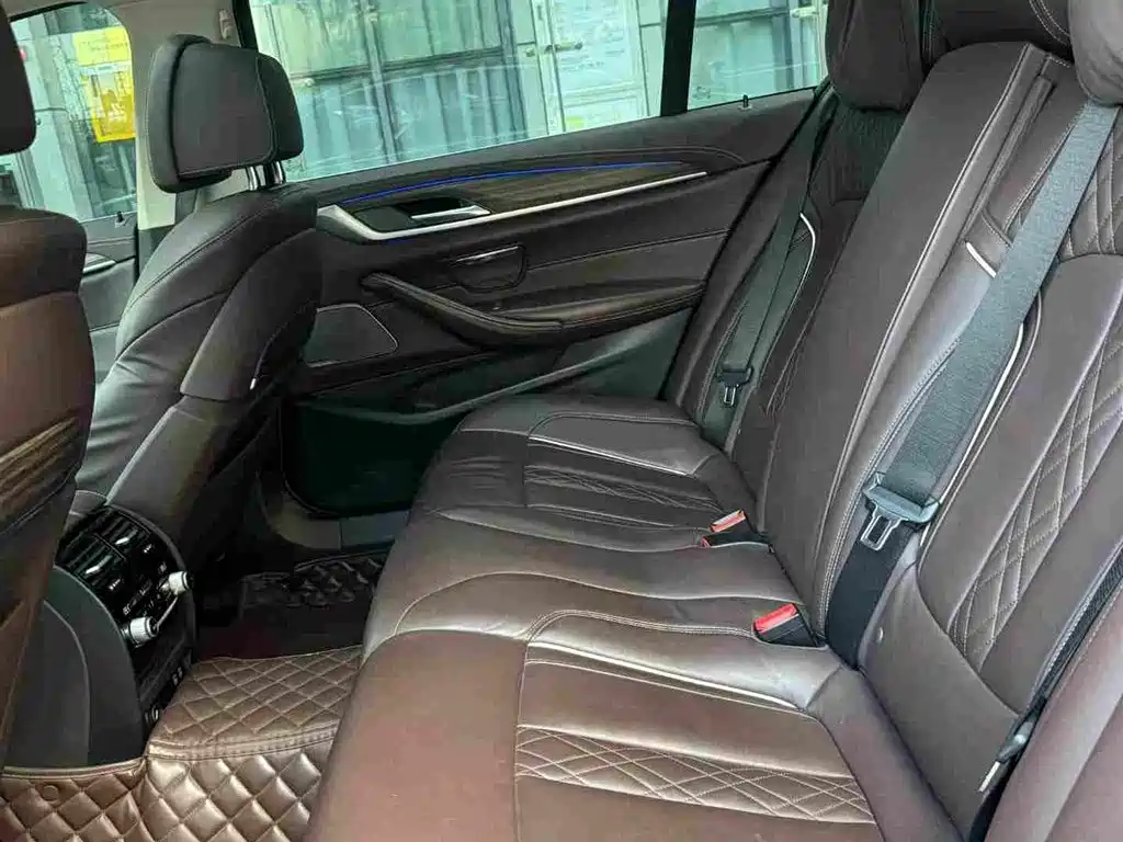 BMW 5 Series — фото 10