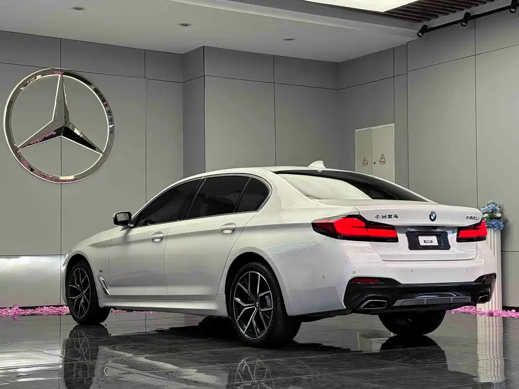 BMW 5 Series — фото 9