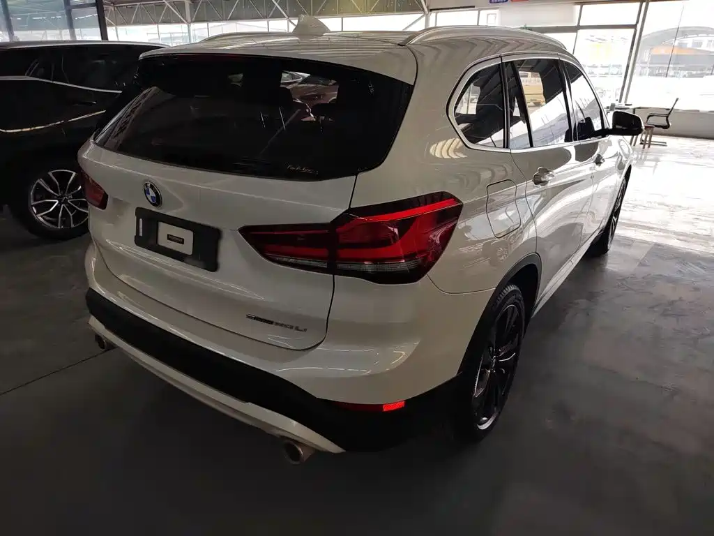 BMW X1 — фото 5